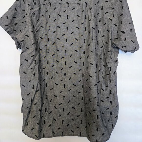 Men's Batman S/S button-down shirt gray/black Size XXL - Picture 4 of 5